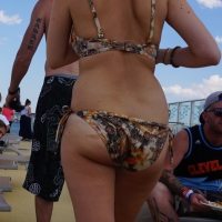 Tasty cruise ship hottie close (5).JPG