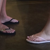 Misc candid pictures of various girls' feet and legs 44183824mvY.jpg