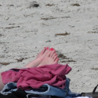 Misc candid pictures of various girls' feet and legs 27747507CHW.jpg