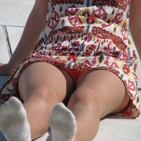 Misc candid pictures of various girls' feet and legs 28843122GOl.jpg