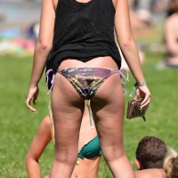 Sexy blonde girl in the park playing volleyball in her skimpy bikini 19 (46 von 104).jpg