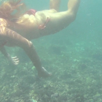 Bikini babe filmed underwater and washing off in sexy little bikini vlcsnap-2016-03-24-19h07m34s137.jpg