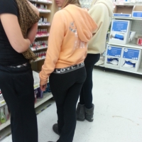 leggings, yoga pants, and spandex in public 1455512428155.jpg