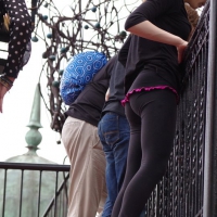 leggings, yoga pants, and spandex in public 33149181KDO.jpg