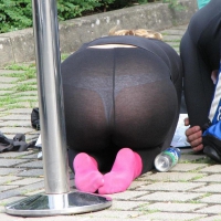 leggings, yoga pants, and spandex in public 1455771232593.jpg