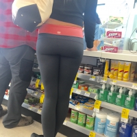 leggings, yoga pants, and spandex in public 1455740100967.jpg