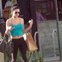 leggings, yoga pants, and spandex in public 45746397EqI.jpg