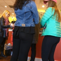 leggings, yoga pants, and spandex in public 1456086819781.jpg