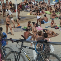 Topless girls on a beach in Barcelona 0007.jpg