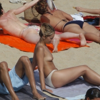Topless girls on a beach in Barcelona 0111.jpg