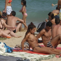 Topless girls on a beach in Barcelona 0146.jpg