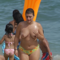 Topless girls on a beach in Barcelona 0151.jpg