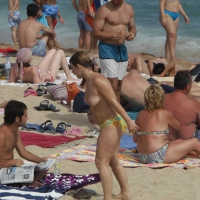 Topless girls on a beach in Barcelona 0155.jpg
