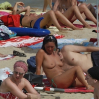 Topless girls on a beach in Barcelona 0168.jpg