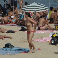 Topless girls on a beach in Barcelona 0170.jpg