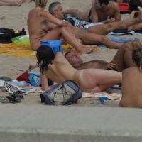 Topless girls on a beach in Barcelona 0191.jpg