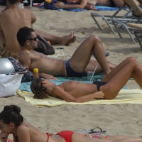 Topless girls on a beach in Barcelona 0198.jpg