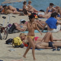 Topless girls on a beach in Barcelona 0208.jpg