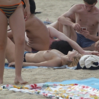Topless girls on a beach in Barcelona 0092.jpg
