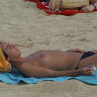 Topless girls on a beach in Barcelona 0099.jpg