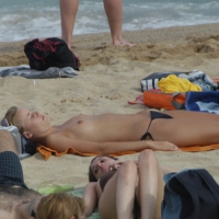 Topless girls on a beach in Barcelona 0102.jpg