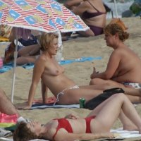 Topless girls on a beach in Barcelona 0143.jpg