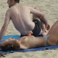 Topless girls on a beach in Barcelona 0146.jpg