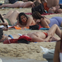 Topless girls on a beach in Barcelona 0149.jpg
