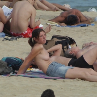 Topless girls on a beach in Barcelona 0155.jpg