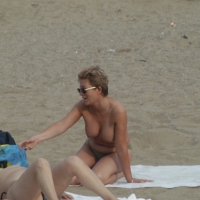 Topless girls on a beach in Barcelona 0170.jpg