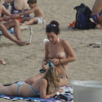 Topless girls on a beach in Barcelona 0173.jpg