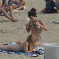 Topless girls on a beach in Barcelona 0171.jpg
