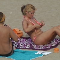 Topless girls on a beach in Barcelona 0178.jpg
