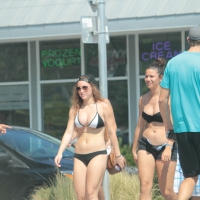 Sexy Florida girls in bikinis IMG_0535.jpg