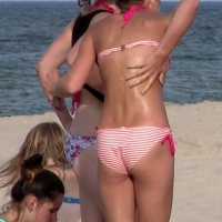 Candid teens in bikinis or on the beach 30940990NVL.jpg