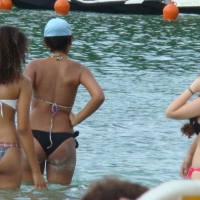 Amazing ebony ass in blue bikini with other sexy friends in bikinis 45416644hNe.jpg