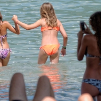 Candid beach and bikini babes 44304902WjN.jpg