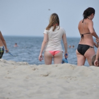 Candid beach and bikini babes 44942243BWa.jpg