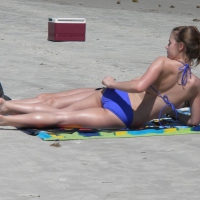 Beach and bikini babes 27746614GNN.jpg