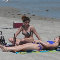 Beach and bikini babes 27746599cKh.jpg