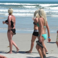 Beach and bikini babes 27746602cVZ.jpg