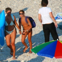Beach and bikini babes 31688497WTq.jpg