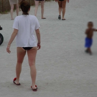 Beach and bikini babes 44044974eTx.jpg