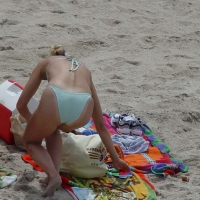 Beach and bikini babes 44044976NHq.jpg