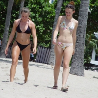 Beach and bikini babes 44045006WxL.jpg