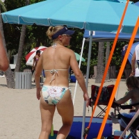 Beach and bikini babes 44044979Bml.jpg