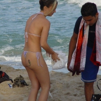 Beach and bikini babes 44044973LpH.jpg