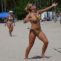 Beach and bikini babes 44044978GYC.jpg