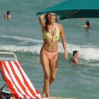 Beach and bikini babes 44045029Cjg.jpg