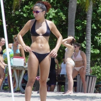 Beach and bikini babes 44045009MKq.jpg